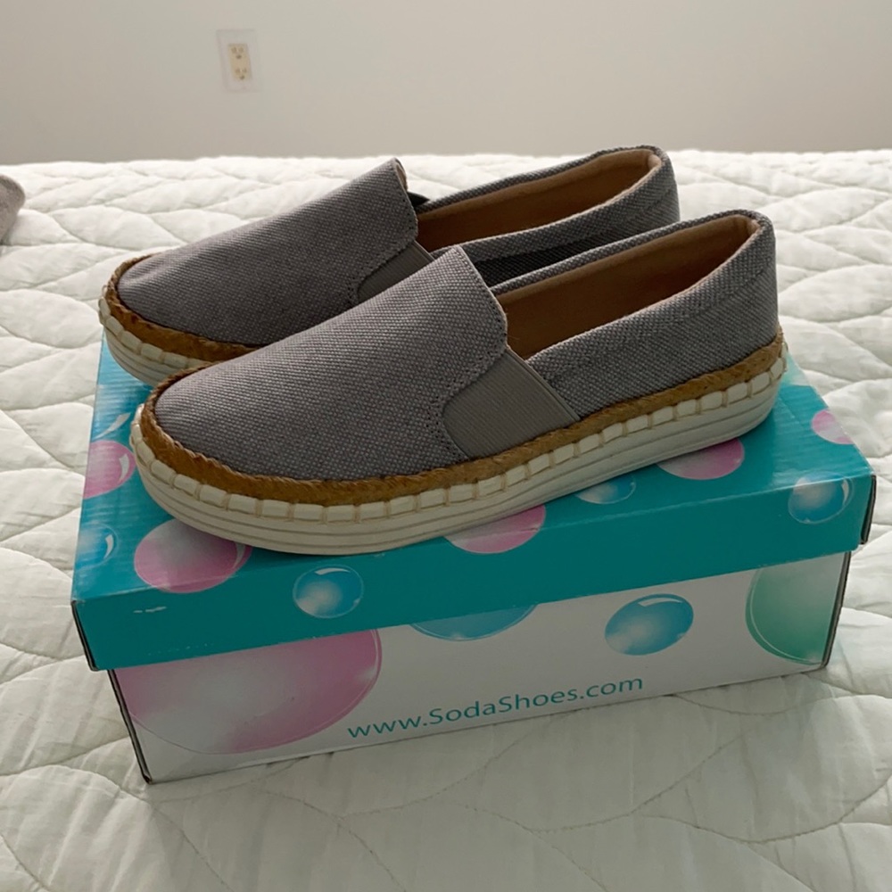 New SODA slip on shoes in ladies sz 6 Canvas tops